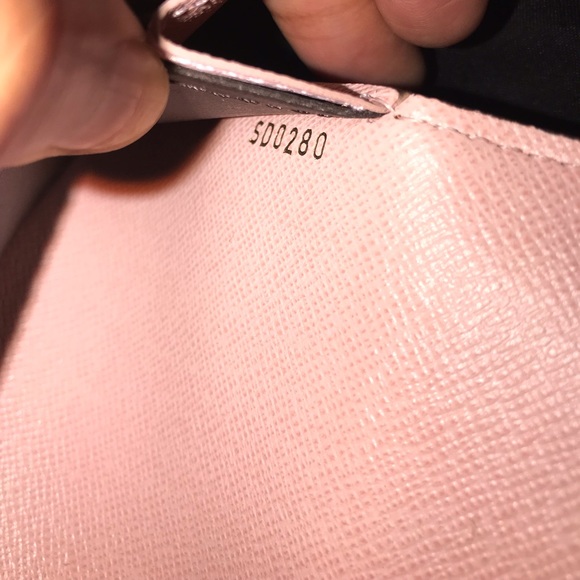 S🚫LD‼️ LV Emilie Wallet 💯 Authentic w/receipt Damier Ebene (Rose Ballerine) - Picture 5 of 8